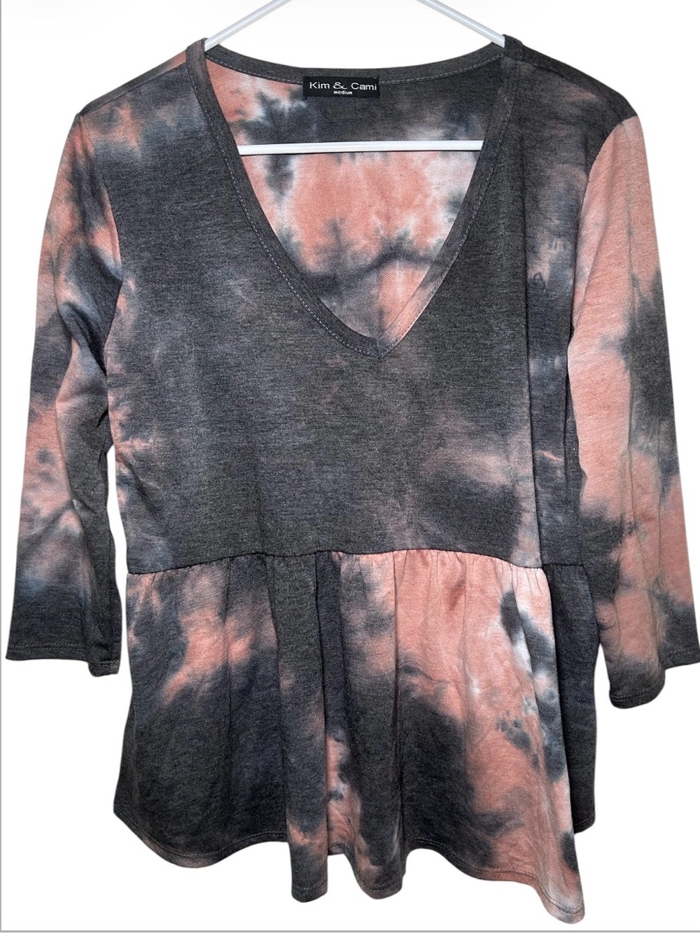 Kim & Cami Women's Tie-Dye V-Neck Peplum Top in Gray and Pink Medium babydoll
